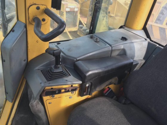 カテゴリ Cat D6N