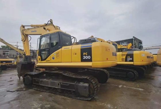 日本制造 30t 二手挖掘机 PC300-7 工作时间短，价格优惠