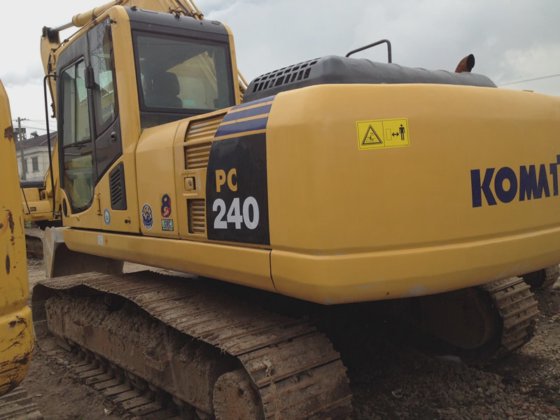 小松 Komatsu PC240-8