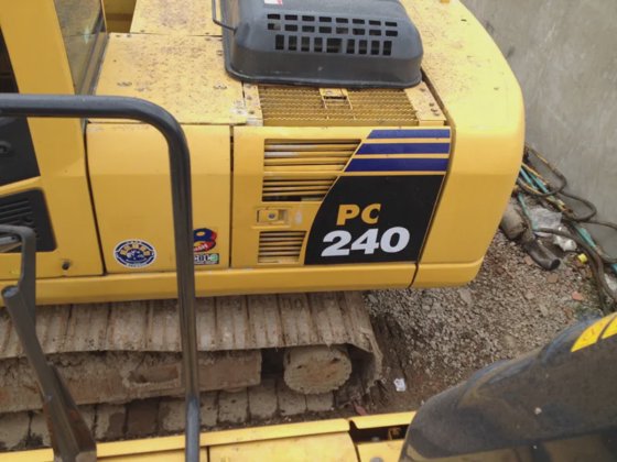小松 Komatsu PC240-8