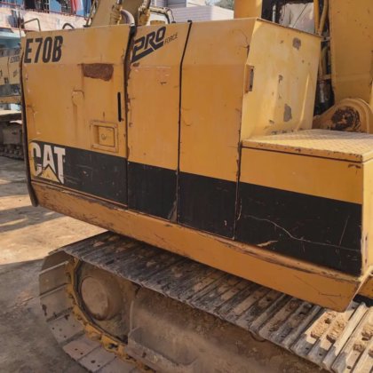 Mini escavadeira Cat E70b
