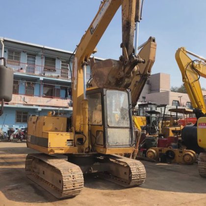 Mini escavadeira Cat E70b