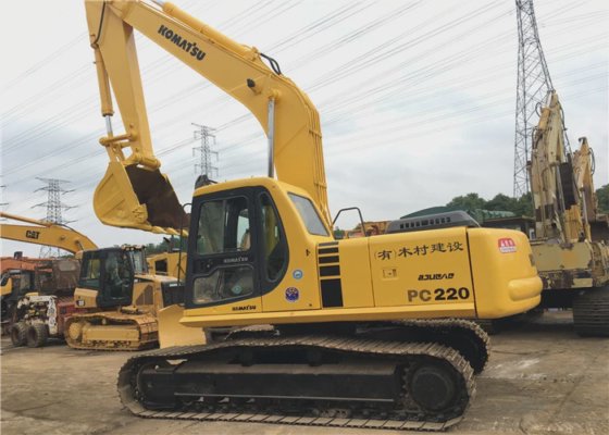 Komatsu PC220-6