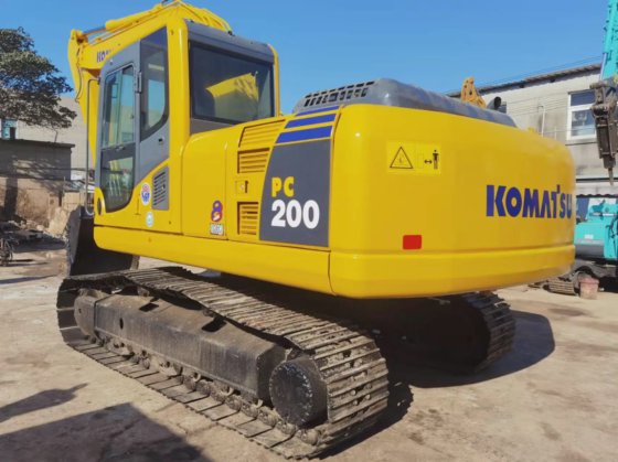 Komatsu PC200-8