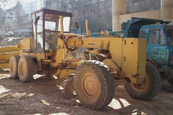 2006 Komatsu GD625