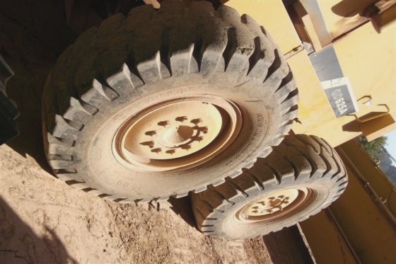 2006 Komatsu GD625A-1