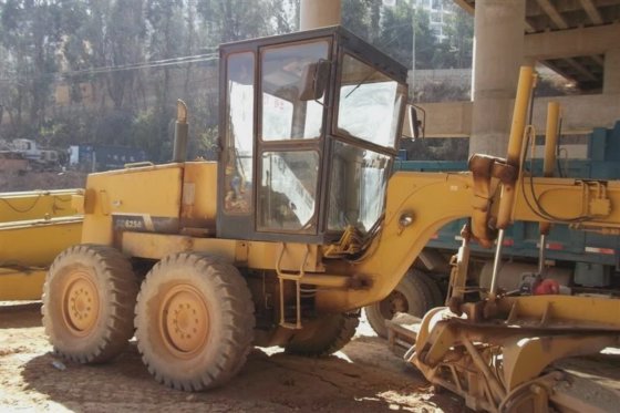2006 Komatsu GD625A-1