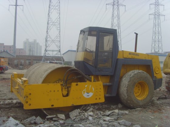 ボマグ BOMAG BW217D