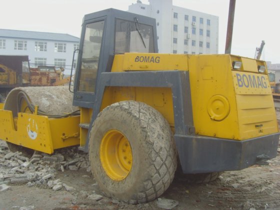 ボマグ BOMAG BW217D