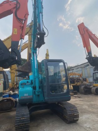 Kobelco SK75-8