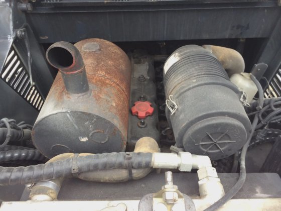 热卖二手山猫滑移装载机 S250，工作状况良好，价格惊人。二手 S18