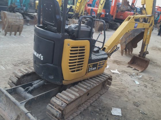 Komatsu PC25MR