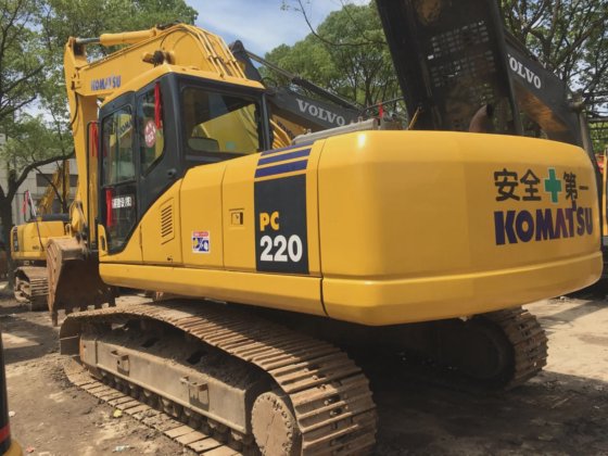KOMATSU PC220-7