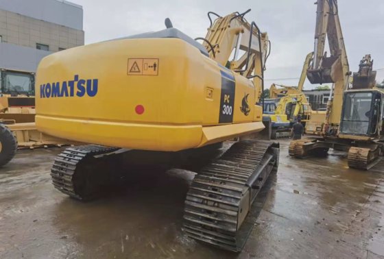 Komatsu PC300-7
