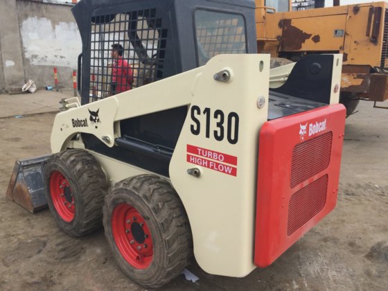 山猫滑移装载机 S130，工作状况良好，价格合理。