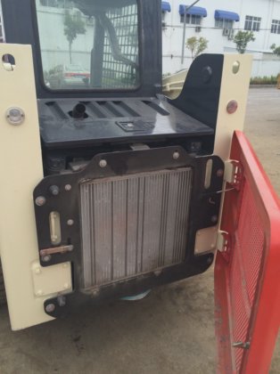 山猫滑移装载机 S130，工作状况良好，价格合理。