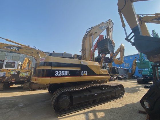 2004 caterpillar 325B-LN