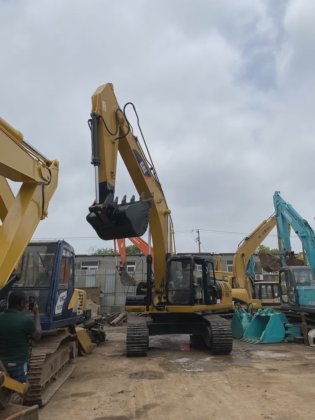 Caterpillar 社 Cat 330d