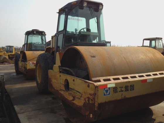 Orhinal Commins 发动机二手压路机 Ca25，状况良好