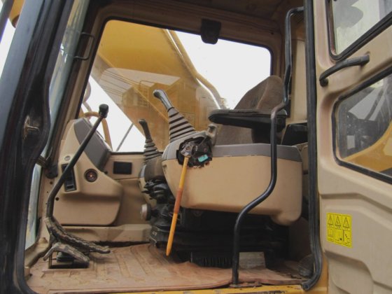 2016 Caterpillar 329d