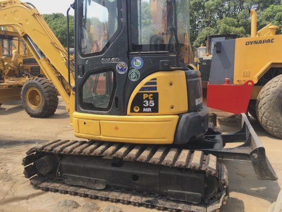 Komatsu PC35MR-2
