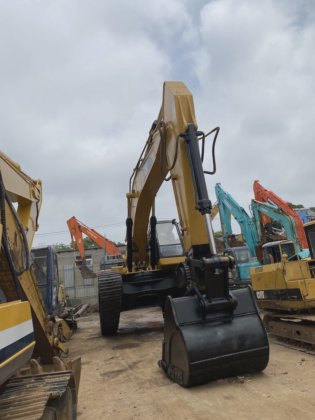 Caterpillar 社 CAT330D