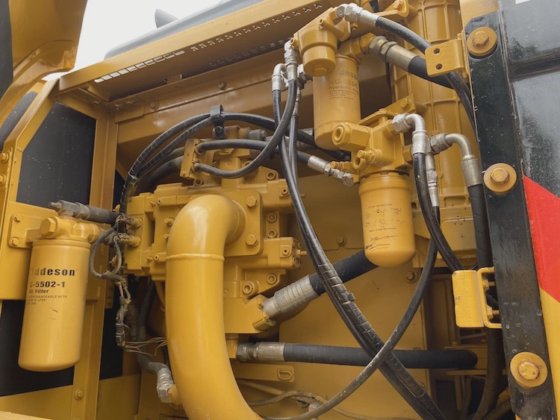 Caterpillar 社 CAT330D