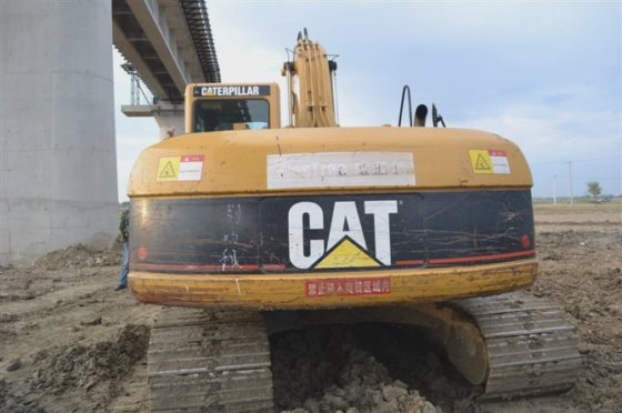 20 使用トン数 320cl 日本製の掘削機 320cl