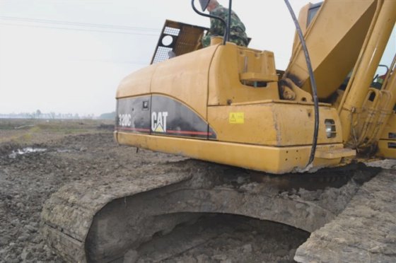 20 使用トン数 320cl 日本製の掘削機 320cl