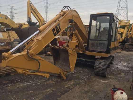 Caterpillar 社 E70b