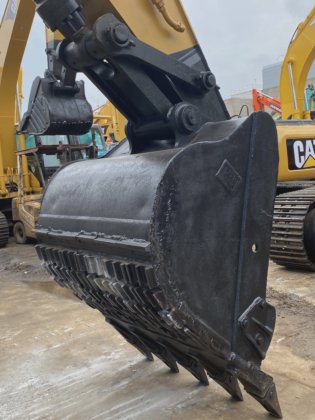 Caterpillar 社 CAT 330D