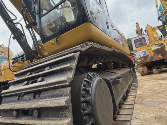 Caterpillar 社 CAT 330D
