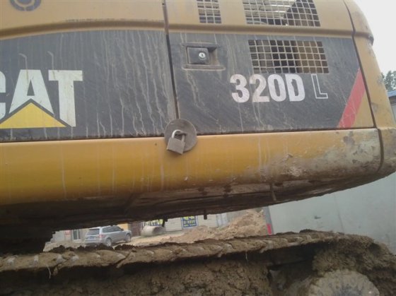 320d 挖掘机，状况良好，最优惠价格出售