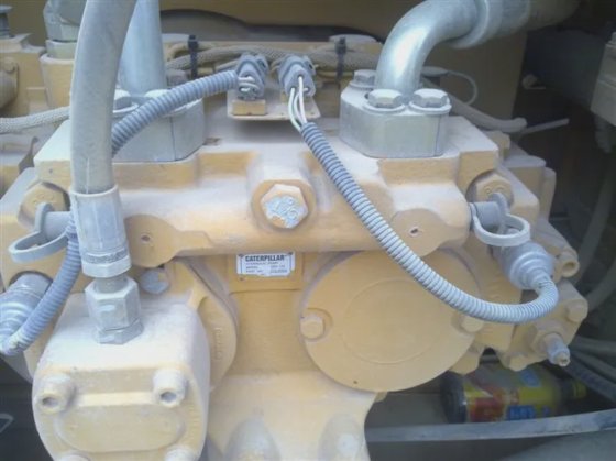 320d 挖掘机，状况良好，最优惠价格出售