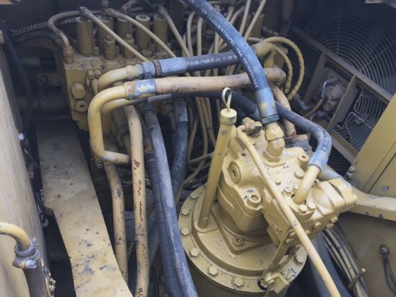 Caterpillar 社 320D