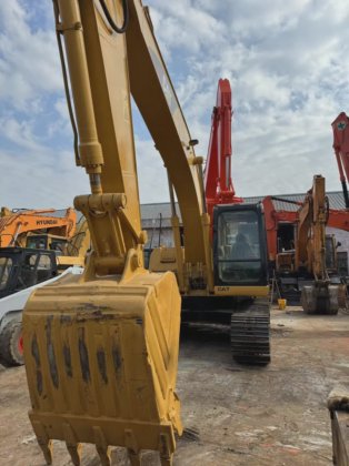 二手工程机械 日本制造 320c 挖掘机出售