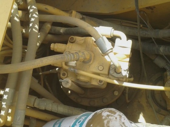 Caterpillar 社 325C