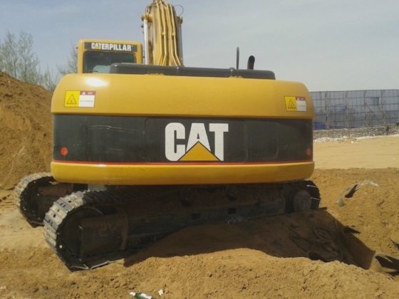 Caterpillar 社 325C