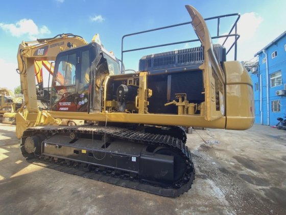 Caterpillar 社 Cat 330D