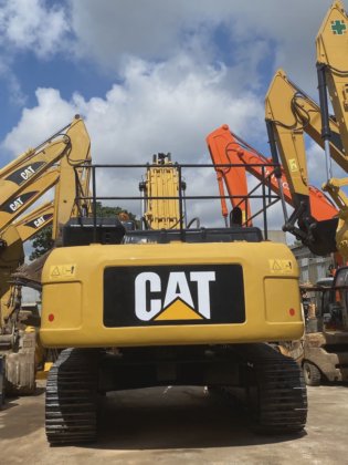 Caterpillar 社 Cat 330D