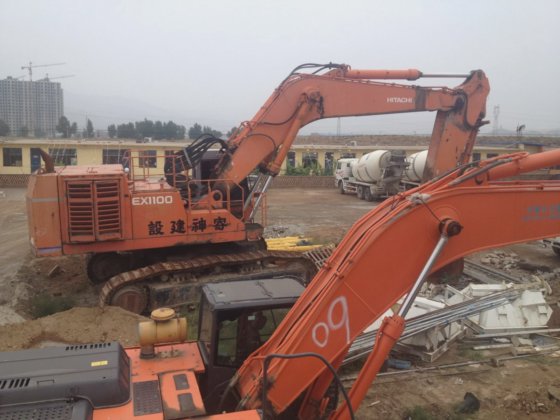 2015 Hitachi EX1100