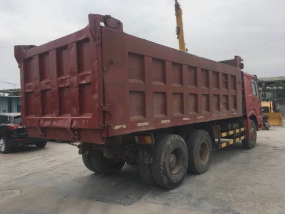 二手中国重汽HOWO自卸车