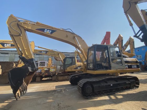 2004 caterpillar 325B-LN