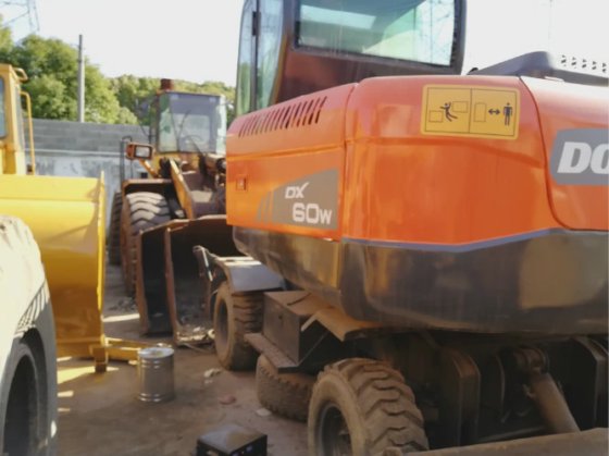 2012 Doosan DX60W