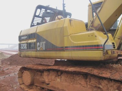 工作状况良好的低价二手 320b 履带式挖掘机