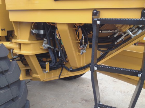 Caterpillar 社 140K