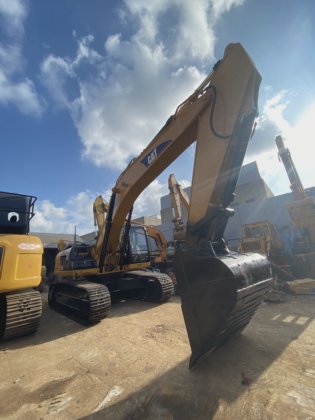Caterpillar 社 Cat 330d