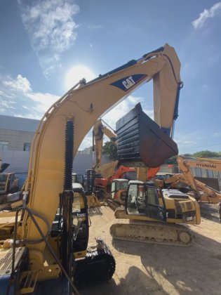 Caterpillar 社 Cat 330d