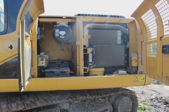 低价出售 320dl 履带式挖掘机