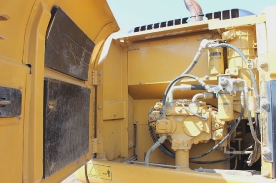 低价出售 320dl 履带式挖掘机